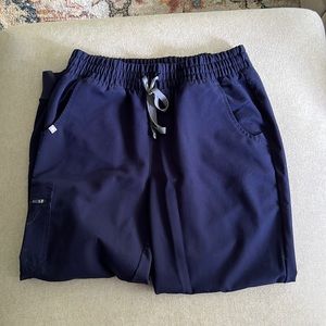 Medium petite, figs joggers, navy blue, high waisted.